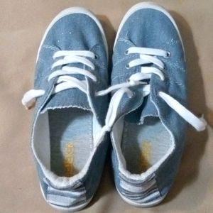 BENEKER SPARKLY BLUE SLIP ONS SIZE 7